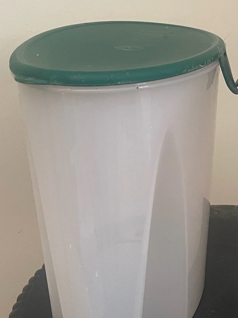 VTG Tupperware FIFO (First In First Out) cereal storer container (1)